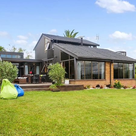 The Bird House: Stylish Rotorua Retreat with Lake Views Exterior photo
