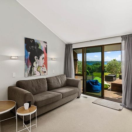 The Bird House: Stylish Rotorua Retreat with Lake Views Exterior photo