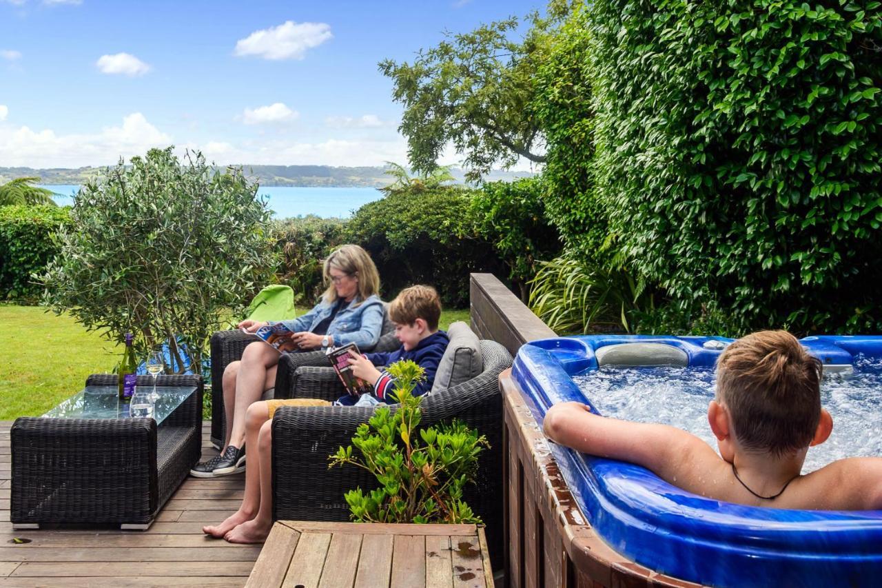 The Bird House: Stylish Rotorua Retreat with Lake Views Exterior photo