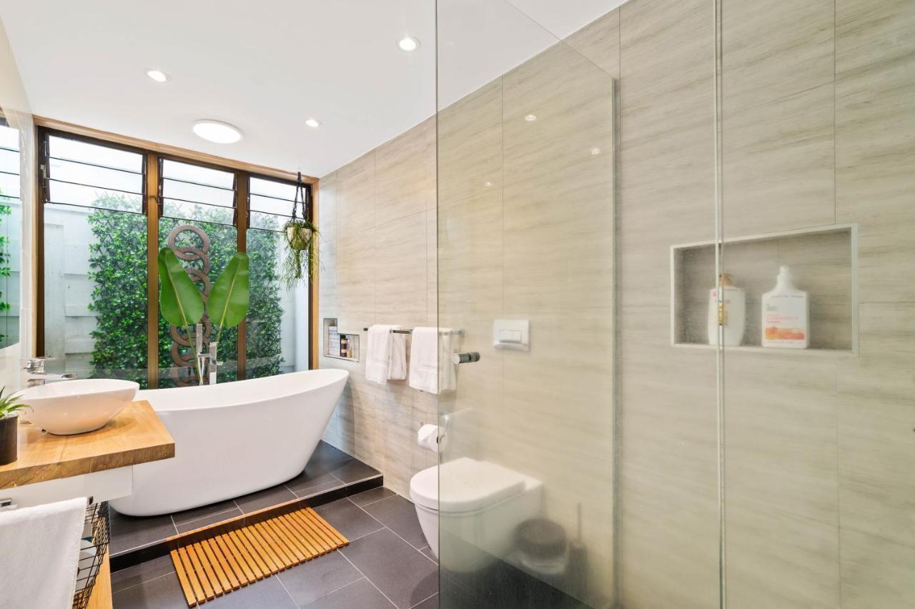 The Bird House: Stylish Rotorua Retreat with Lake Views Exterior photo