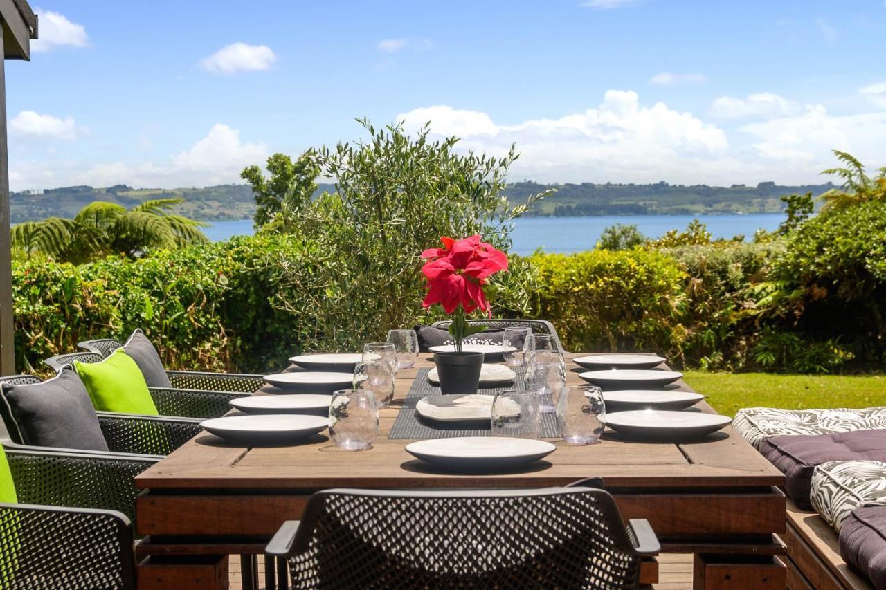 The Bird House: Stylish Rotorua Retreat with Lake Views Exterior photo