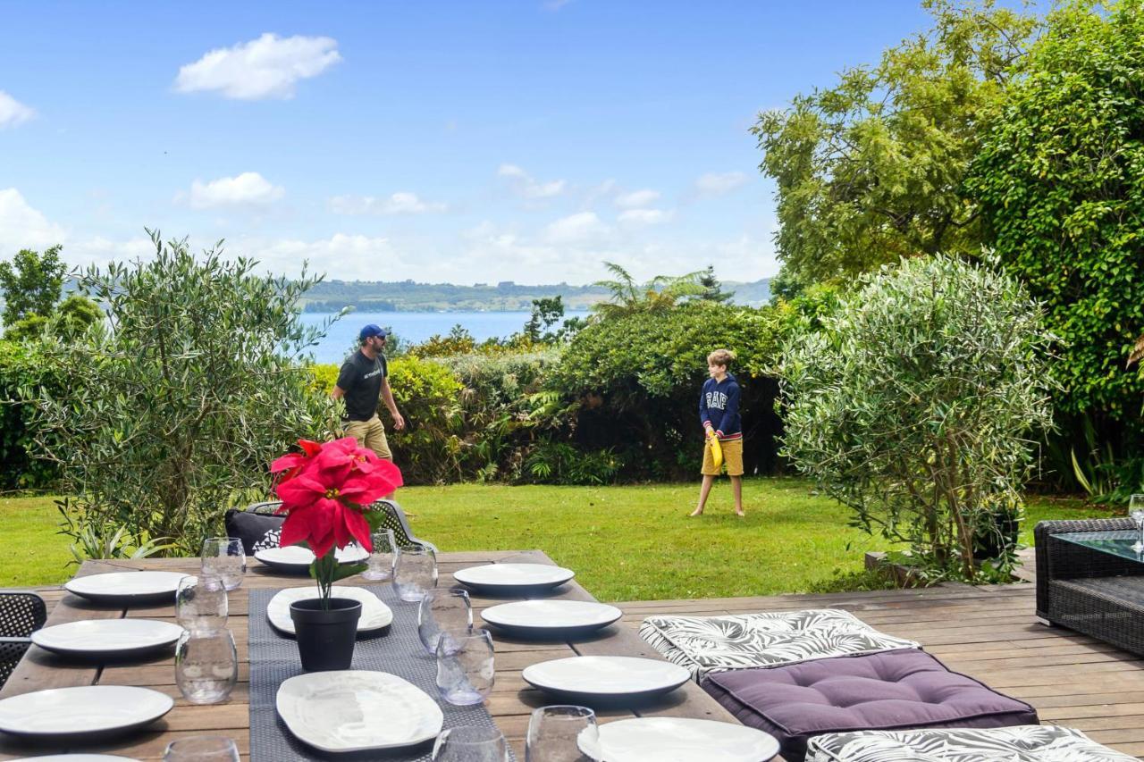 The Bird House: Stylish Rotorua Retreat with Lake Views Exterior photo