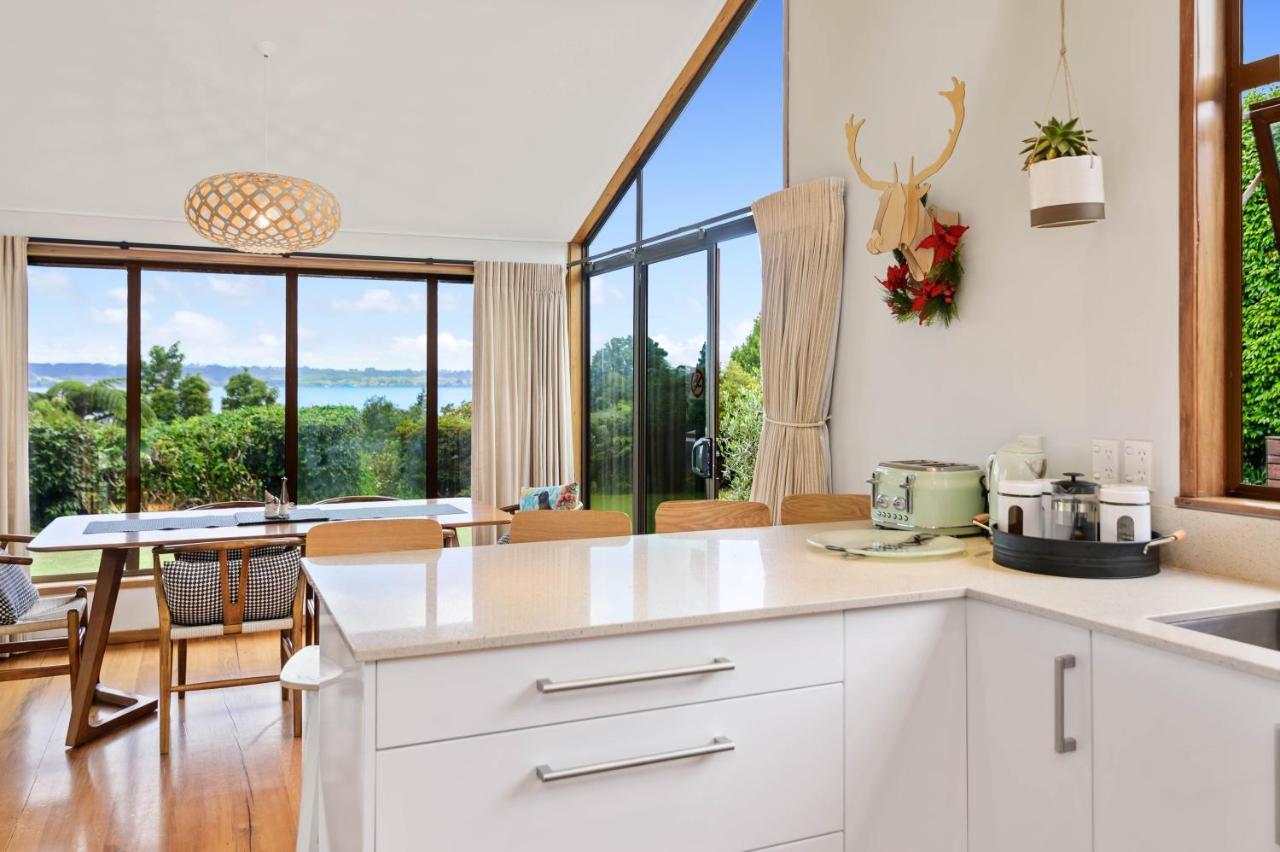The Bird House: Stylish Rotorua Retreat with Lake Views Exterior photo