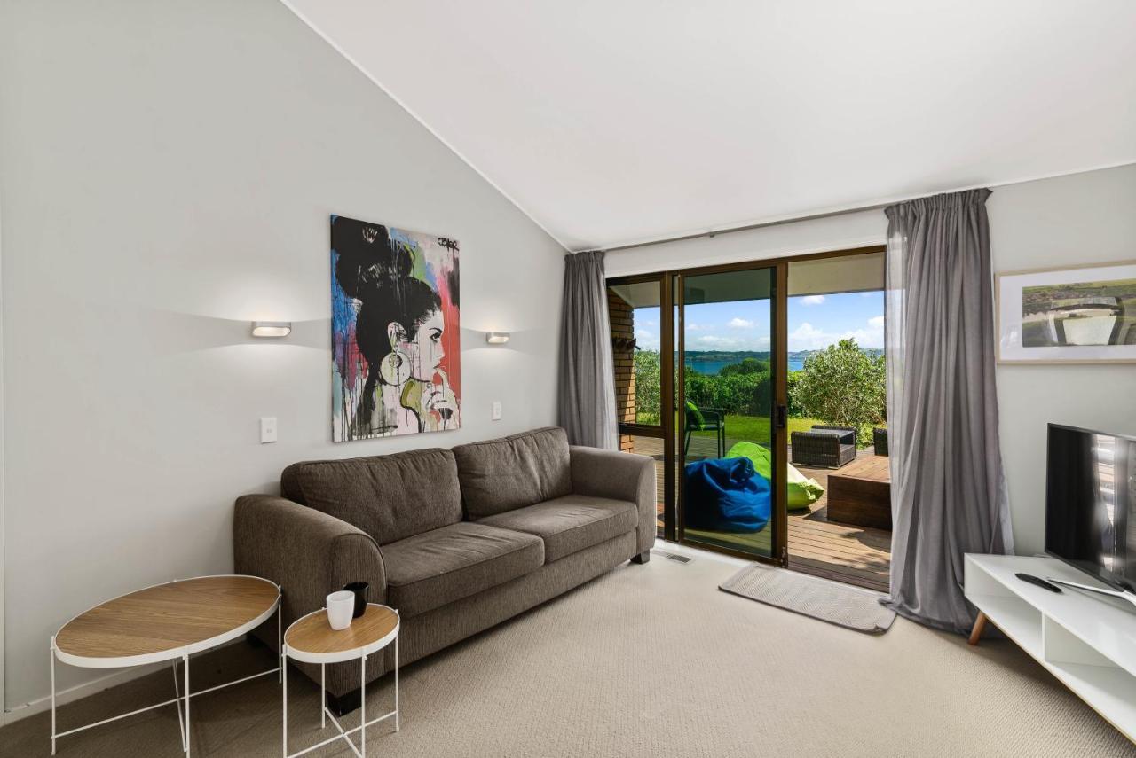 The Bird House: Stylish Rotorua Retreat with Lake Views Exterior photo